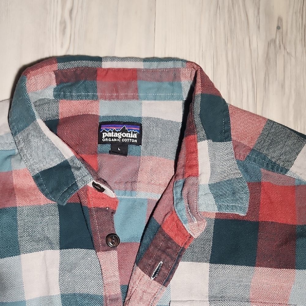 Patagonia Organic Cotton Plaid Button-Up Men's Shirt Red Blue White - Picture 3 of 4